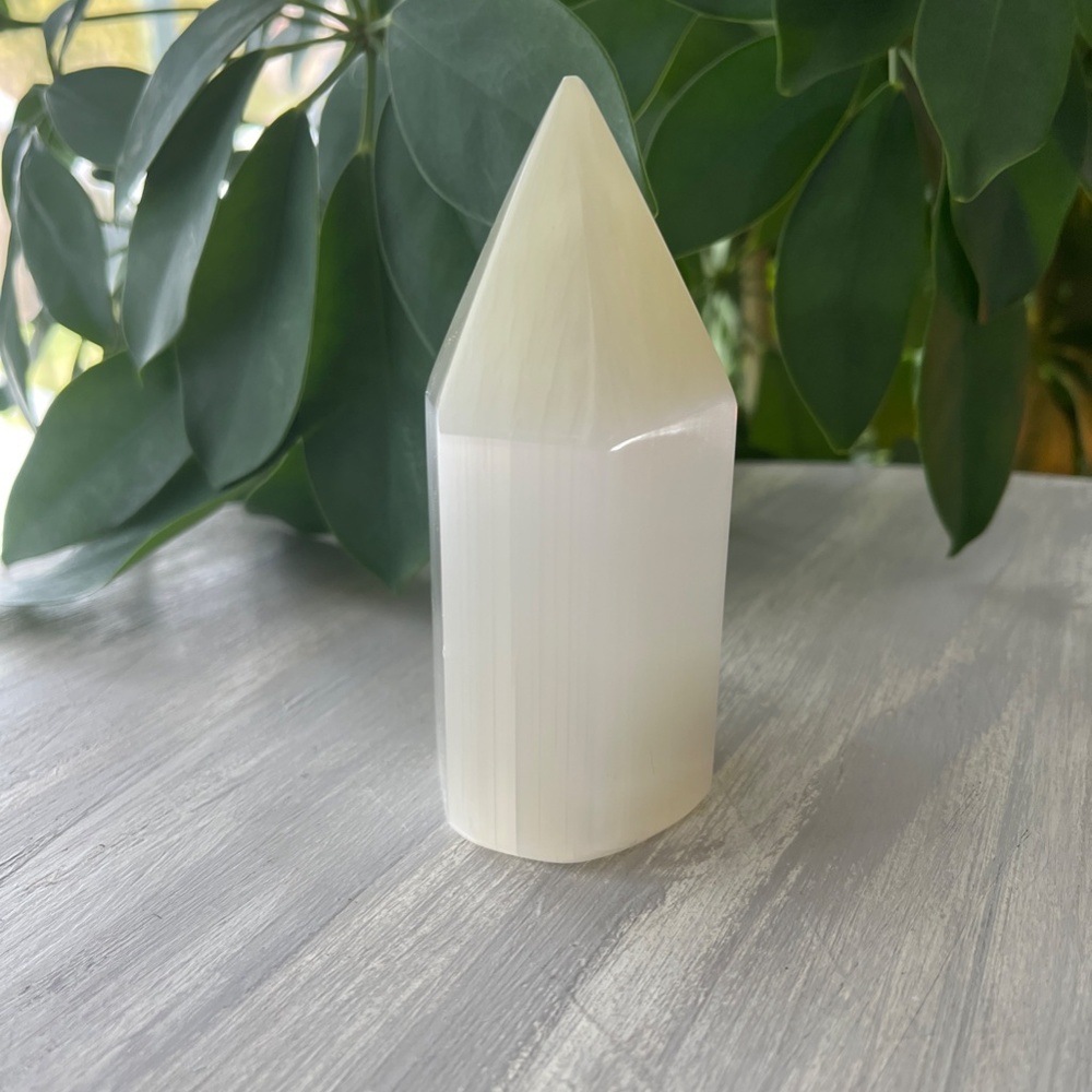 Selenite Tower with Light - Picture 5 of 5